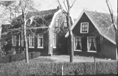 Boerderij " Scholtenburg " van Jan van Blokland
De stal is gebouwd in 1913. De woning/voorhuis in 1926 gelijk met "Nooit Gedacht". "Scholtenburg" werd in 1948 verkocht aan een Doofstommen Instituut in St.Michelgestel Dit was voor Blokland een noodsprong. Hij moest uitdelen i.v.m een boedelscheiding bij eerste vrouw. De boerderij was groot 27.5 ha. A.J. (Toon) verliet de Bijlmer in 1969 en ging boeren in de Schaalsmeer te Oost Knollendam.  Cor en Jaap volgde hem in 1970. Moeder Blokland ging niet mee met de jongens naar de Schaalsmeer, zij ging wonen in Zuidoostbeemster. De mensen spraken er schande van want zij liet drie moederloze veulens achter.
