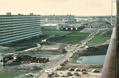 De Bijlmerflats in aanbouw
