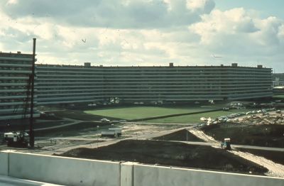 De Bijlmerflats in aanbouw
