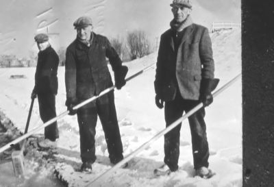 De Amsterdamse Waterleiding, winter 1962-1963
v.l.n.r W. van Beek, J. de Vries en Attema
