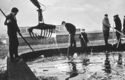 De Amsterdamse Waterleiding, winter 1962-1963
Derde van links W. van Beek.
