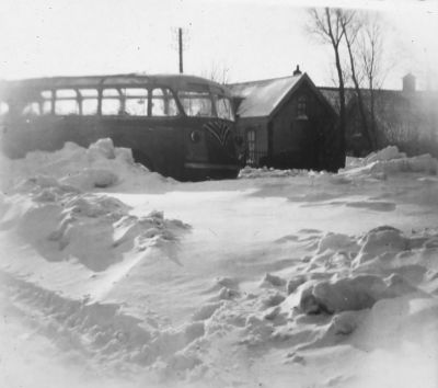 Sneeuwverstuiving februari 1943
Op het Zandpad voor Kaatee.

