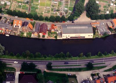 overzicht Driemond
Van beneden af: huizen langs de provinciale weg, Gaasp, huizen langs de Stammerdijk (met wit gebouw Garage Niesing) daar haaks op de Burgemeester Kasteleinstraat, en de Tuindersvereniging
Keywords: Driemond overzicht