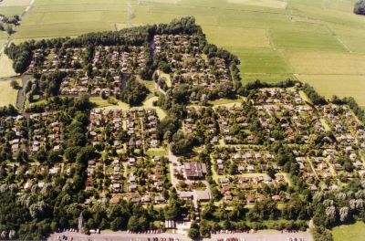 Volkstuinvereniging Linnaeus
De Stammerlandweg komt uit bij Volkstuinvereniging Linnaeus. 
Keywords: Driemond;Volkstuinvereniging Linnaeus.