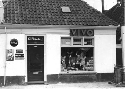 Kruidenierswinkel Bleijenberg
Kruidenier G.J. Bleijenberg
Keywords: middenstand;kruidenierswinkel;Bleijenberg;Zandpad