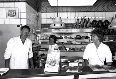 Slagerij Dalmulder
Mourits Dalmulder, Greet, Margret Willig
Keywords: middenstand;slagerij;Dalmulder;Bletzstraat