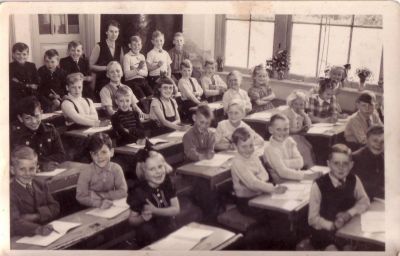 Openbare Lagere School Weesperkarspel
Wie kent ze nog? Klassenfoto O.L. School.
Keywords: onderwijs;openbare lagere school;Weesperkarspel;Geinbrug;Driemond;klassenfoto;schoolfoto