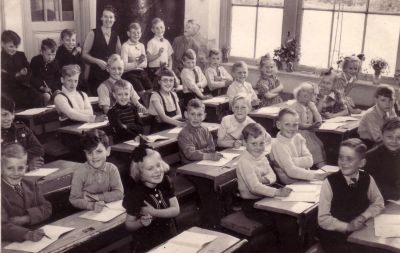 Openbare Lagere School Weesperkarspel
Zelfde klas als op GDO010, maar hier zitten ze wat meer stil!
Keywords: onderwijs;openbare lagere school;Weesperkarspel;Geinbrug;Driemond;klassenfoto;schoolfoto