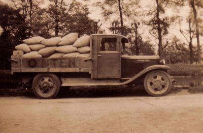 Otten, fabriek veevoeder en olie
Transportauto ±1935
Keywords: Geinbrug;Driemond;Otten,veevoeder;olie;transport
