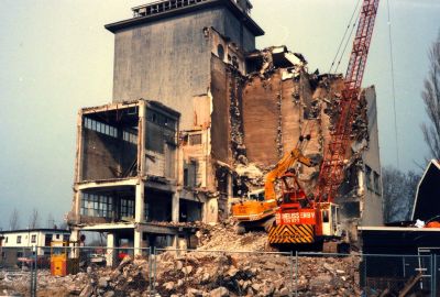 Otten, fabriek veevoeder en olie
Sloop Otten 1987.
Keywords: Geinbrug;Driemond;Otten,veevoeder;olie