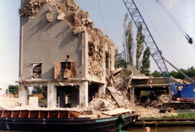 Otten, fabriek veevoeder en olie
Sloop Otten 1987.
Keywords: Geinbrug;Driemond;Otten,veevoeder;olie