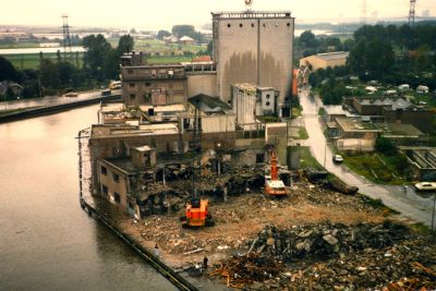 P. Sluis, fabriek pluimvee-, vee- en vogelvoeder 
Overzichtsfoto sloop Sluis.
Keywords: Geinbrug;Driemond;Sluis,pluimvee;vee;vogel;voeder
