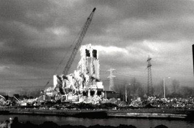 P. Sluis, fabriek pluimvee-, vee- en vogelvoeder 
De Koninklijke Sluisfabriek is nu een spookcomplex.
Keywords: Geinbrug;Driemond;Sluis,pluimvee;vee;vogel;voeder