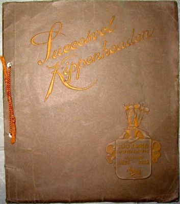 P. Sluis, fabriek pluimvee-, vee- en vogelvoeder 
Naast, uiteraard, diverse voederproducten, waren er veel reclame artikelen. Boeken, kaarten, kalenders, lepeltjes, koppen enz enz. 
Hier de boekomslag van "Succesvol Kippenhouden'.
Keywords: Geinbrug;Driemond;Sluis,pluimvee;vee;vogel;voeder;reclame