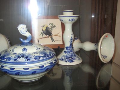 P. Sluis, fabriek pluimvee-, vee- en vogelvoeder 
Diverse merchandise: kandelaars, kop en schotel en schaal.
Keywords: Geinbrug;Driemond;Sluis,pluimvee;vee;vogel;voeder;reclame;merchandise