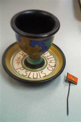 P. Sluis, fabriek pluimvee-, vee- en vogelvoeder 
Eierdop, ochtendvoer.
Keywords: Geinbrug;Driemond;Sluis,pluimvee;vee;vogel;voeder;reclame;merchandise