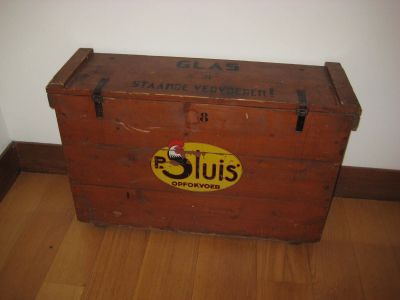 P. Sluis, fabriek pluimvee-, vee- en vogelvoeder 
Kist voor vervoer van opfokvoer. Let wel: 'glas, staande vervoeren'!
Keywords: Geinbrug;Driemond;Sluis,pluimvee;vee;vogel;voeder;transport