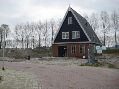 Maanhof/Droomzone
Voorzijde woning met achtertuin uitzicht Kanaaldijk West.
Keywords: Maanhof;Droomzone;Driemond;Geinbrug