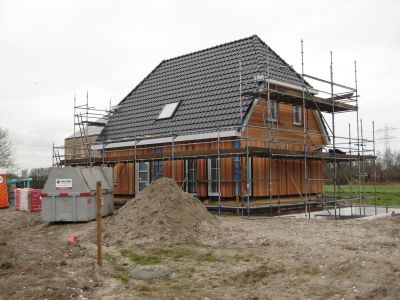 Maanhof/Droomzone
Middelste huis noordzijde, voorgevel (foto's vanaf GNW053).
Keywords: Maanhof;Droomzone;Driemond;Geinbrug