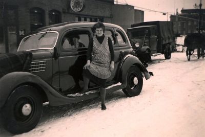 Kraantje Lek
Militaire voertuigen duiden op mobilisatietijd. Mevr. Venderbosch voor 't café.
Keywords: Geinbrug;Driemond;Zandpad;Café;Kraantje Lek;Venderbosch;mobilisatie