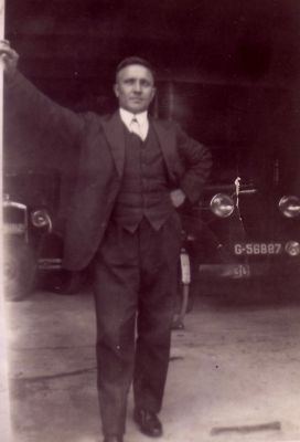 Transportbedrijf Knevel
Tijmen Knevel senior voor garage.
Keywords: Geinbrug;Driemond;transport;expeditie;Knevel