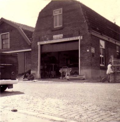 Niesing
Garage Niesing.
Keywords: Geinbrug;Driemond;Niesing;Lange Stammerdijk;garage;autoverkoop
