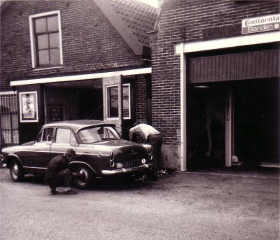 Niesing
Garage vanaf andere kant genomen.
Keywords: Geinbrug;Driemond;Niesing;Lange Stammerdijk;garage;autoverkoop
