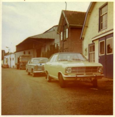 Niesing
Auto's voor de verkoop ca. 1968.
Keywords: Geinbrug;Driemond;Niesing;Lange Stammerdijk;garage;autoverkoop