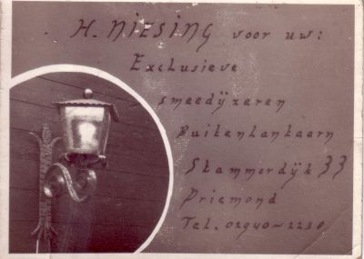 Niesing
Reclamekaart voor de smeedijzeren buitenlantaarns.
Keywords: Geinbrug;Driemond;Niesing;Lange Stammerdijk;windwijzers;buitenlantaarns