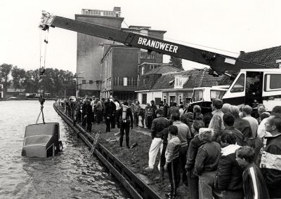 Brandweer, Politie.
Brandweer in actie op het Zandpad.
Keywords: Geinbrug;Driemond;brandweer;politie;begraafplaats