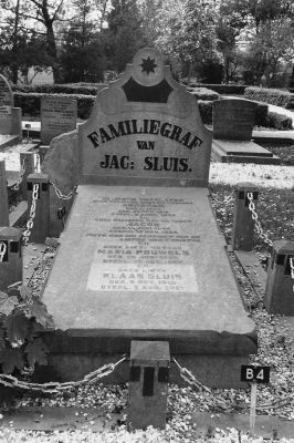 Begraafplaats Driemond
Van de prominente inwoners van Driemond, hier het familiegraf van de familie Sluis.
Keywords: Geinbrug;Driemond;brandweer;politie;begraafplaats Driemond;Sluis