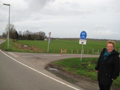 Stammerlandweg
Stanmmerlandweg vanaf de Lange Stammerdijk. Rechts op foto Mevr. Ellie Niesing.
Keywords: Stammerlandweg;Driemond;Geinbrug