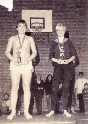 Gymnastiekvereniging 'Driemond Fit'
Deze jongeren zijn in de prijzen gevallen...

De gymnastiekvereniging werd vlak na WOII opgericht. De club heeft de namen 'Geinbrug', 'Turnlust' en '40+' gekend, voor het huidige 'Driemond Fit'. Sinds de bouw van de Matchzo wordt daar gegymd.
Keywords: Driemond;Geinbrug;gymnastiek;Turnlust;40+;Driemond Fit;vereningingen