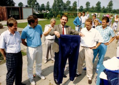 Voetbal Geinburgia
Niesing met een ander onderdeel van de outfit, de trainingsbroek.
Keywords: Voetbal;Driemond;Geinburgia;sponsor;Niesing