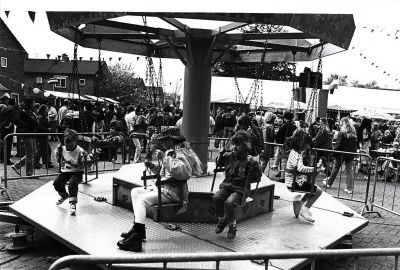 Koninginnedag, Oranjevereniging
De draaimolen op het dorpsplein.
Keywords: Koninginnedag;Oranjevereniging;wedstrijd;vermaak;festiviteiten