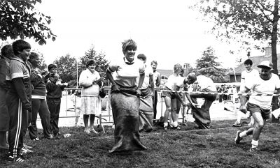 Koninginnedag, Oranjevereniging
Zaklopen.
Keywords: Koninginnedag;Oranjevereniging;wedstrijd;vermaak;festiviteiten