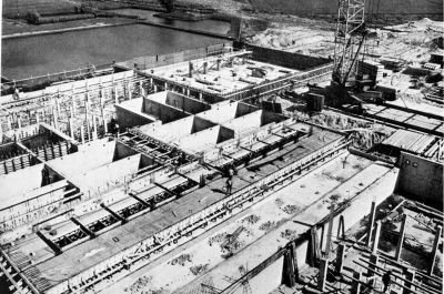 Pompstation Weesperkarspel
1975. Nieuwbouw pompstation.
Keywords: pompstation Weesperkarspel;Weesperkarspel;waterleidingen