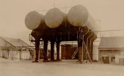 (N.V.) Centrale Ammoniakfabriek
Opslagtanks?
Keywords: Weesperkarspel;ammoniakfabriek