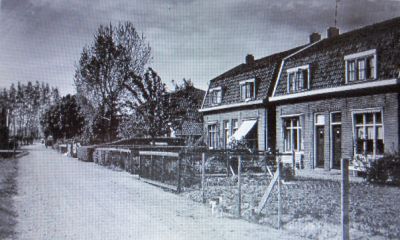 Buurtschap De Klomp
De Klomp vanaf de Lage Klompweg richting de Vecht, iets dichterbij dan foto WUG005.
Keywords: Weesperkarspel;De Klomp