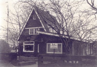 Utrechtseweg
Woning van zand- en grinthandel 'DeToom', in 1934 gebouwd door W. Methorst (uit Driemond).
Keywords: Weesperkarspel;De Klomp;Utrechtseweg;Methorst;zand en grinthandel;DeToom
